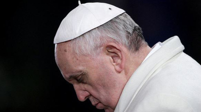 Le pape François en prière
