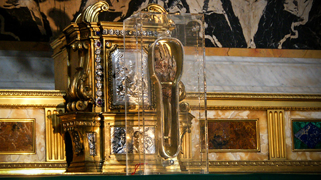 La relique de Saint François-Xavier, son avant-bras.