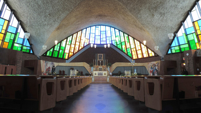 L'intérieur de l'Église Notre-Dame-de-Pompéi dans le quartier Ahuntsic.