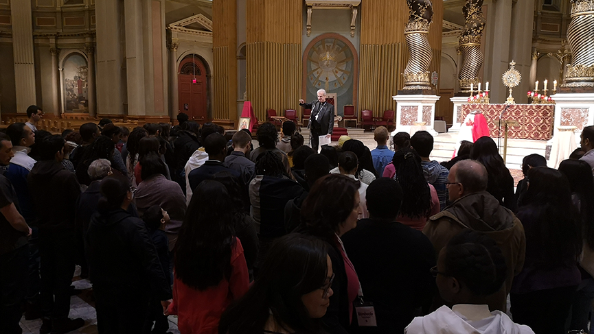 Mgr Lépine bénit les pèlerins