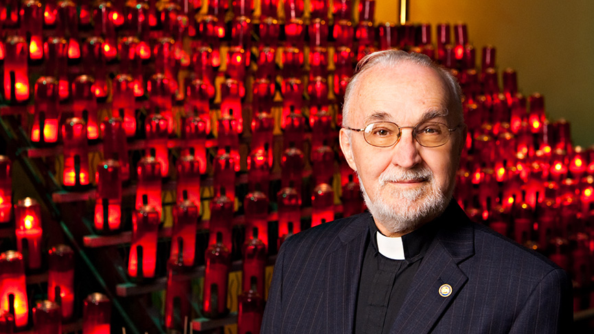 Le père Claude Grou, recteur de l'Oratoire Saint-Joseph du Mont-Royal