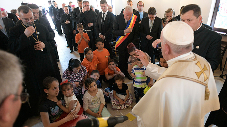 Pope with Roma community: A request for forgiveness in the footsteps of tradition