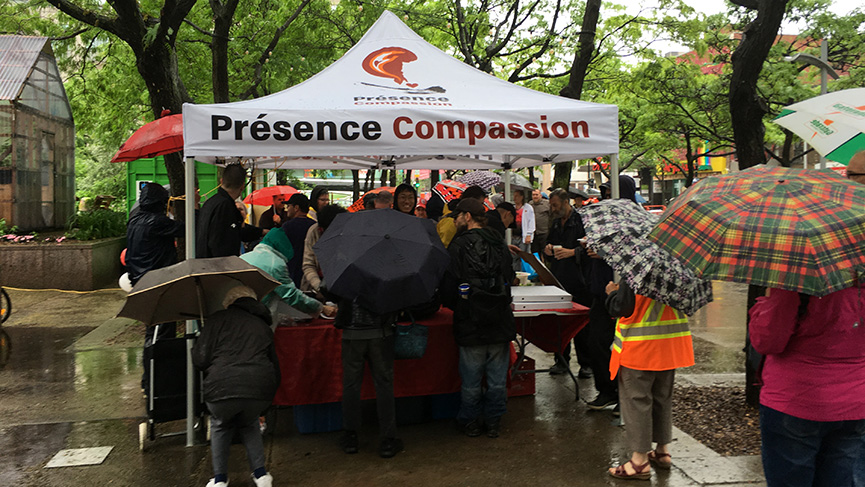 Présence Compassion fête 18 ans d’intervention auprès des gens de la rue au parc Émilie-Gamelin