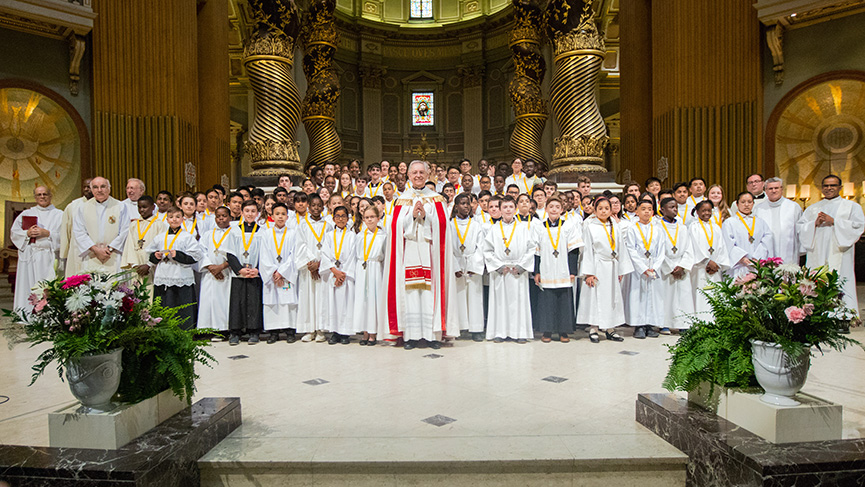 Remise de la Médaille de l'Évêque aux servants de messe 2019