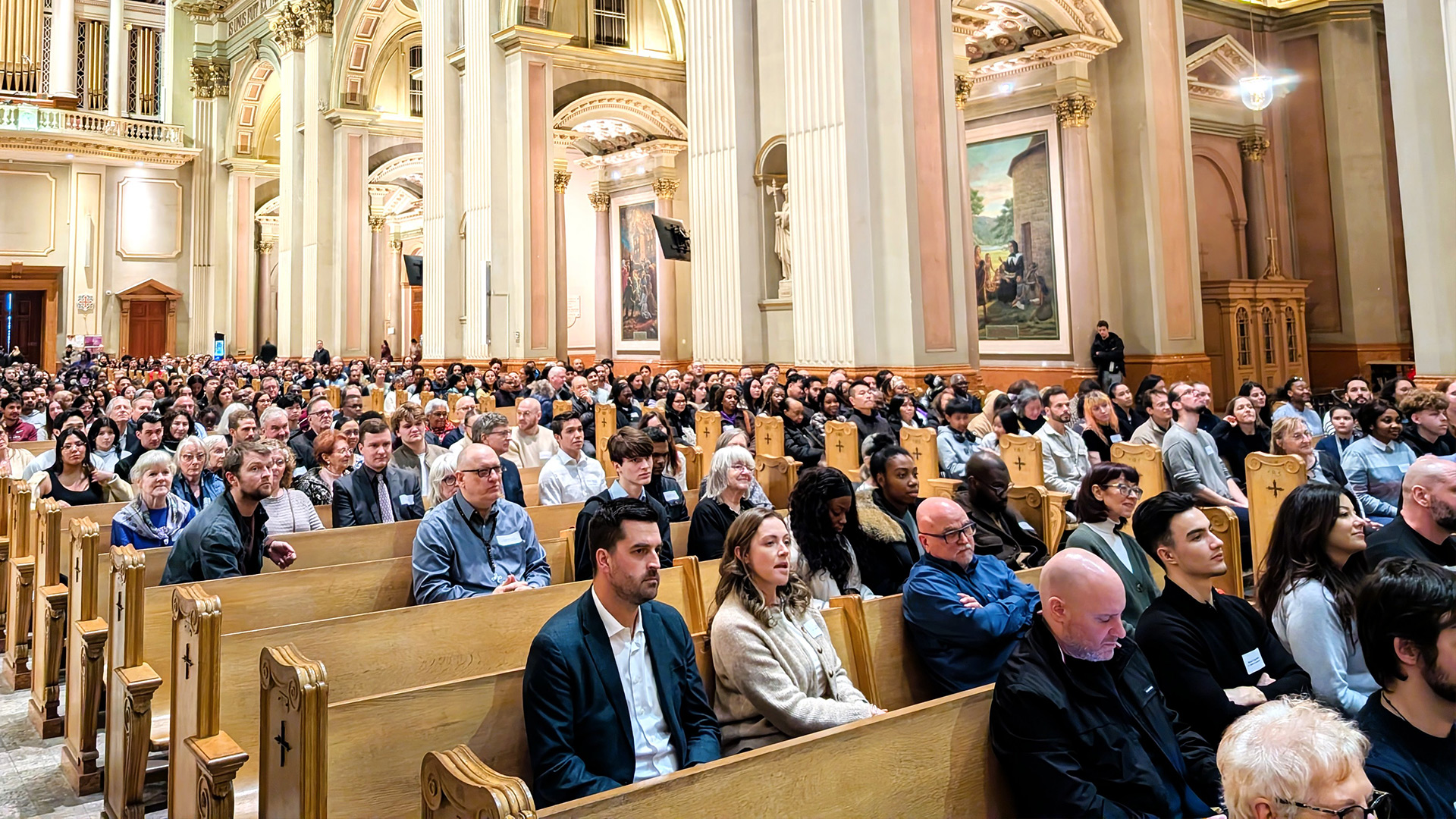 Plus de 300 adultes rassemblés à la Cathédrale pour se préparer à la Confirmation