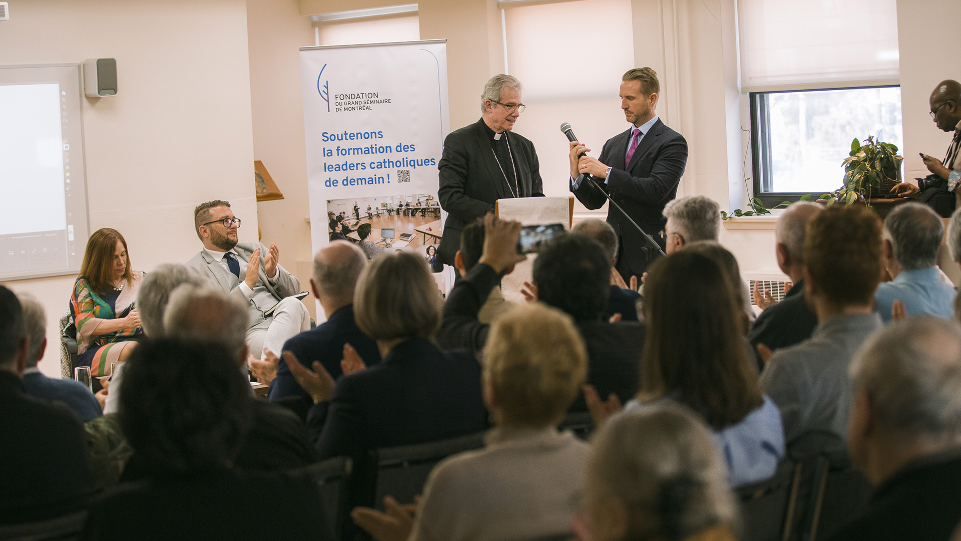 Foi, laïcité et vivre-ensemble : un panel réunit Mgr Lépine et des experts à Montréal