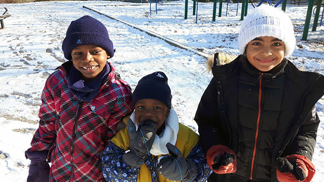 Kids from the shelter playing outside on a a sunny winter day &#40;Photo: Le Pont&#41;