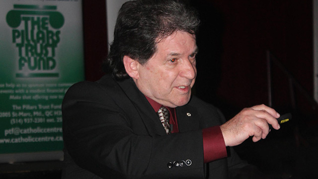 Sociologist Reginald Bibby addesses Montreal audience