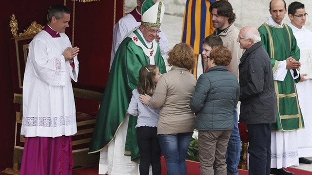 Institution du Dicastère pour les Laïcs, la Famille et la Vie