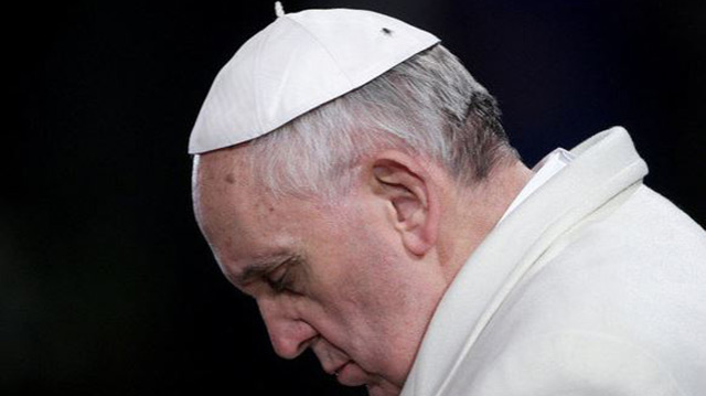 Pope Francis praying