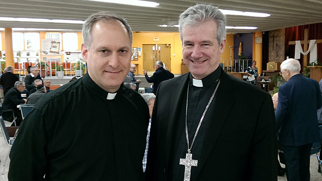 Mgr Christian Lépine accueil son nouvel évêque auxiliaire