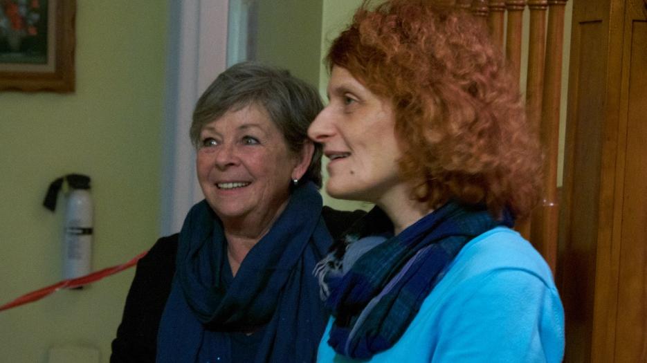On the left, a volunteer, on the right, Alessandra Santopadre, the person in charge of the Archdiocese of Montreal's refugee sponsorship program and the project's initiator. (Photo: Richard Maltais)