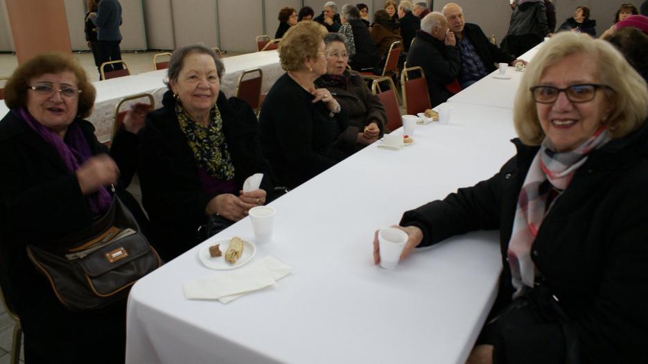 Lovely fellowship after the Mass! (Photo: Brigitte Bédard)
