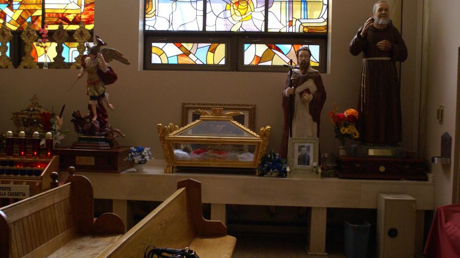 Photos taken at “La Chappelle des Saints” which is located inside the Mont-Carmel church; a golden nugget worth seeing. All the statues, replicas and frames are donations from Italy. Do you recognize a few saints? (Photo: Brigitte Bédard)