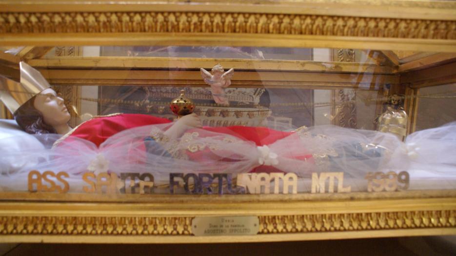 Photos taken at “La Chappelle des Saints” which is located inside the Mont-Carmel church; a golden nugget worth seeing. All the statues, replicas and frames are donations from Italy. Do you recognize a few saints? (Photo: Brigitte Bédard)