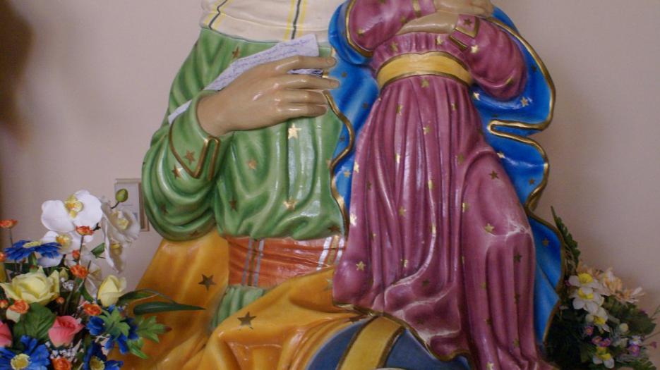 Photos taken at “La Chappelle des Saints” which is located inside the Mont-Carmel church; a golden nugget worth seeing. All the statues, replicas and frames are donations from Italy. Do you recognize a few saints? (Photo: Brigitte Bédard)