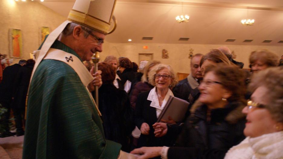 A crowd after the Mass! (Photo: Brigitte Bédard)
