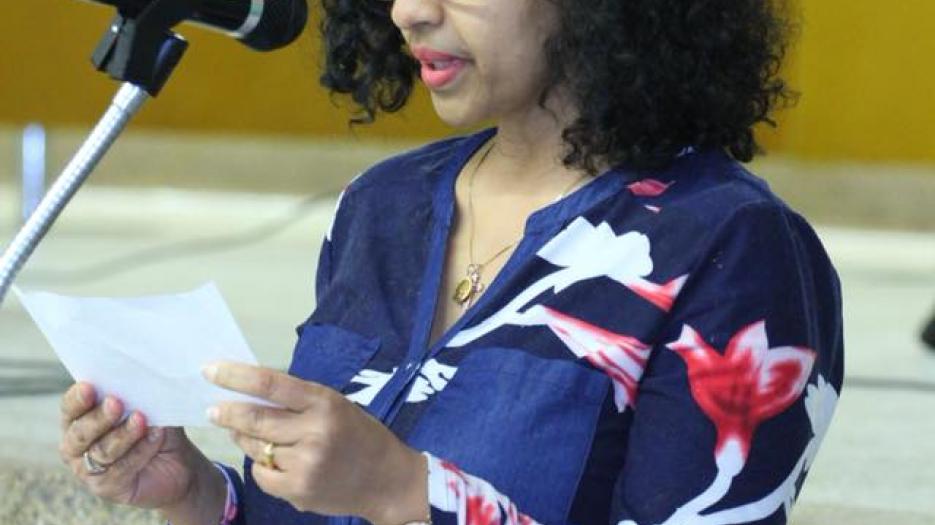 A woman giving a touching testimony of gratitude for the welcome recived by the local community.