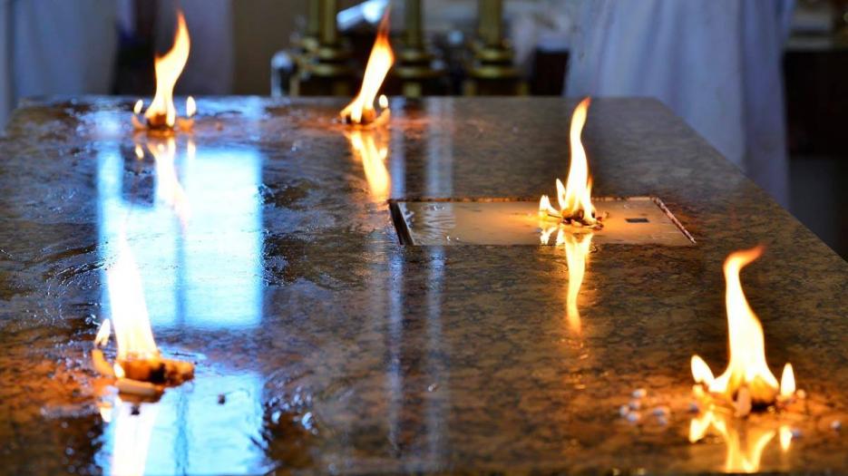 Lighting of the altar (corresponding with the baptism). (Photo: Dominic Richer, priest)