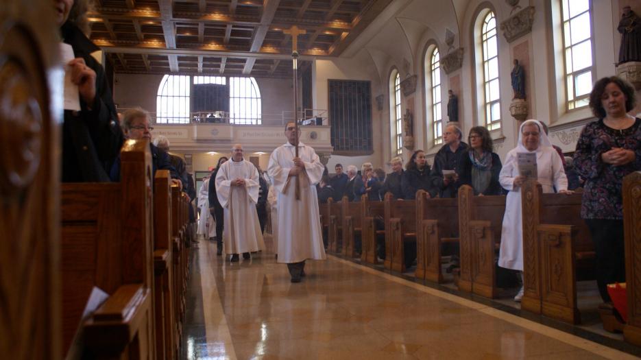 Entrée en célébration ! (Photo : Brigitte Bédard)