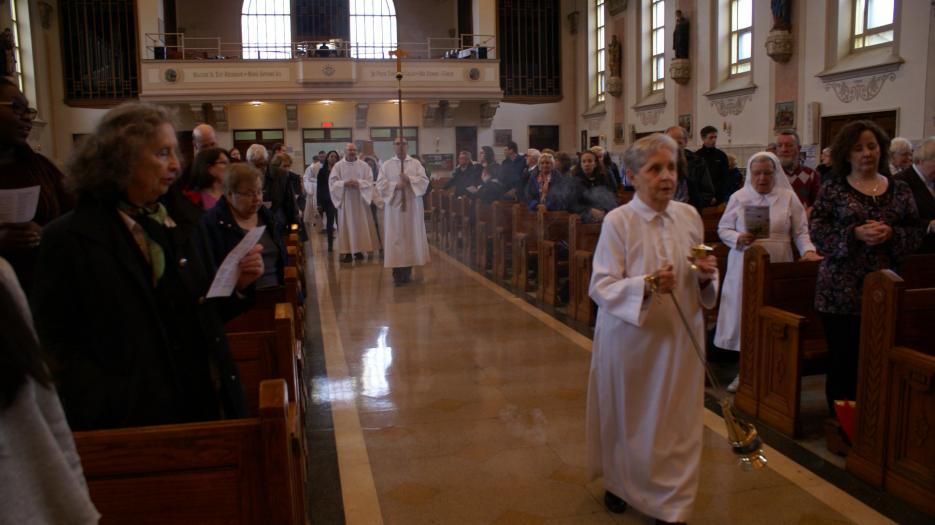 Entrée en célébration ! (Photo : Brigitte Bédard)