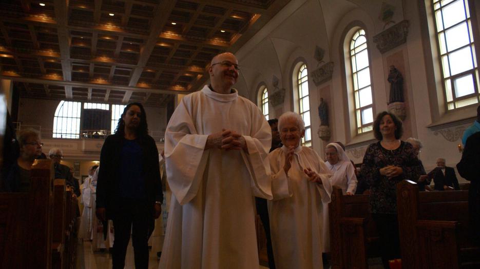 Entrée en célébration ! (Photo : Brigitte Bédard)