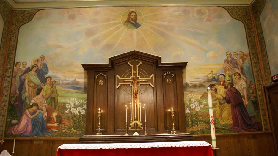 At the Crucifix foot, modest gesture of communion between Lutherans and Catholics. (Photo: Brigitte Bédard)