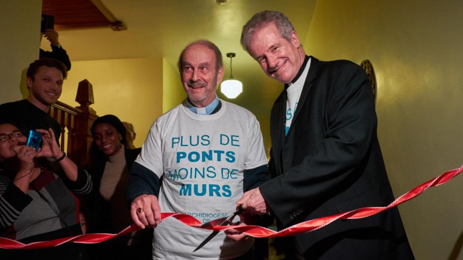 The official picture! The tradition ribbon cutting ceremony! (Photo: Richard Maltais)