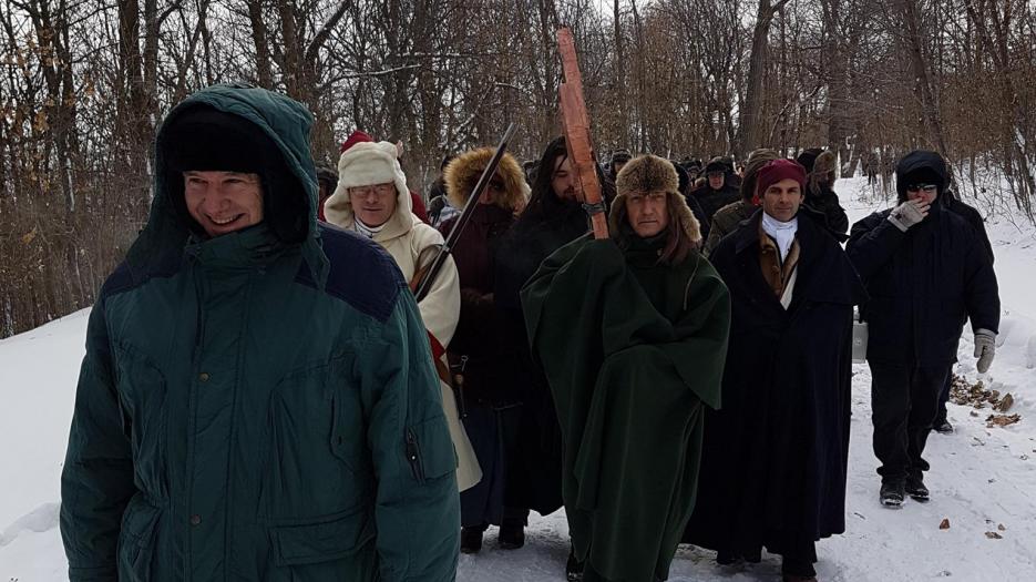 Braving the cold, Archbishop Lépine is leading the walk towards the Mount Royal’s cross! (Photo: Jean-Nicolas Desjeunes)