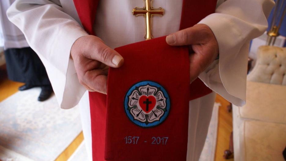 500th Anniversary of the Reformation’s Lutherans logo adorned the star of Mgr Pryse. (Photo: Brigitte Bédard)