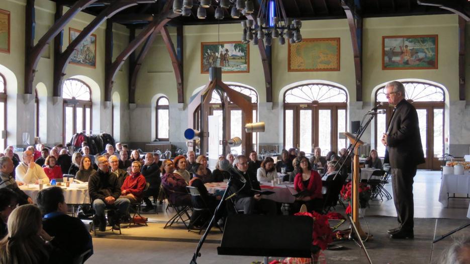Mgr Lépine a tenu à nous rappeler quelques éléments de la fondation mysitque de Montréal!  (Photo : Jean-Nicolas Desjeunes)