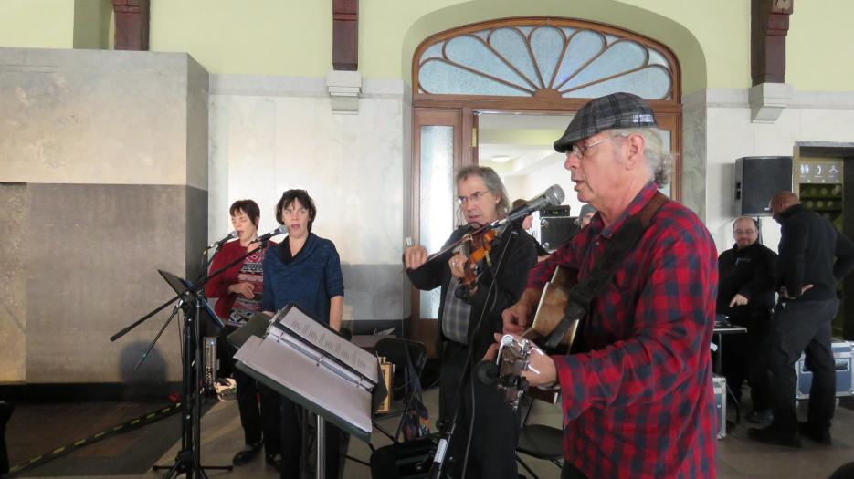 Mont-Royal chalet was warm thanks to amazing musicians! (Photo: Jean-Nicolas Desjeunes)