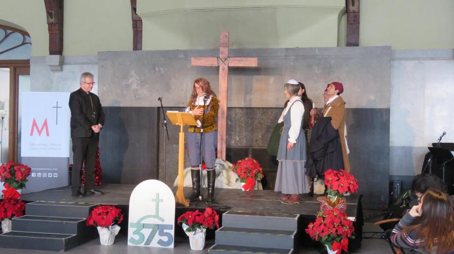 Historical characters for an historical animation (Maisonneuve and Jeanne Mance) joined us to commemorate the erecting of the cross on Mount Royal! (Photo: Jean-Nicolas Desjeunes)