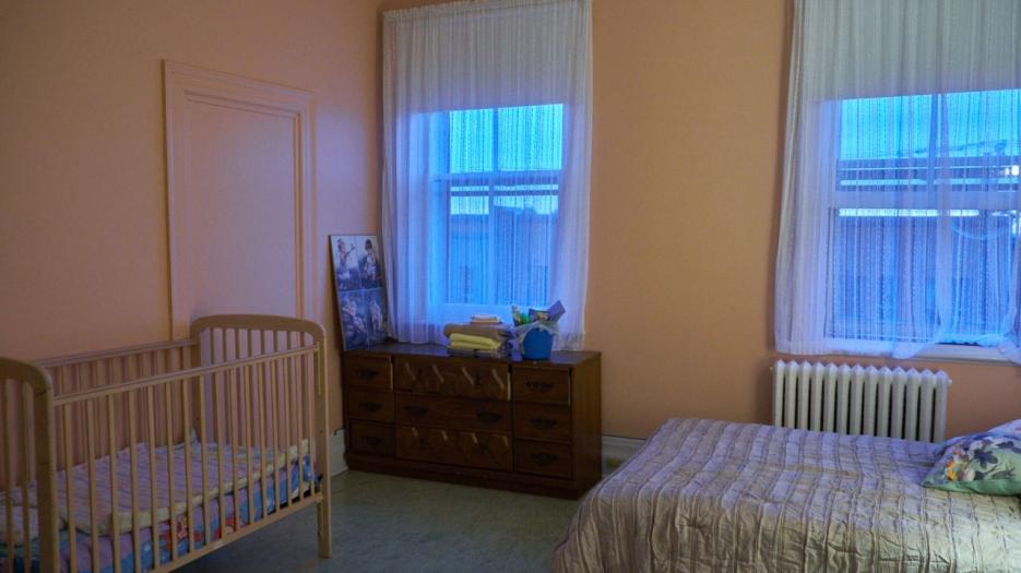 Vue d'une chambre où réside les demandeurs d'asile. (Photo : Richard Maltais)