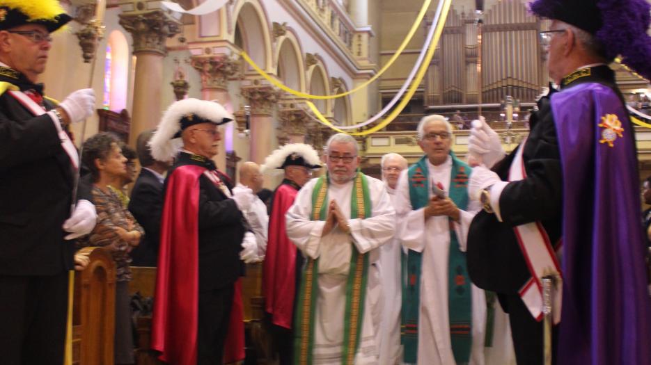  The celebrants are coming in. (Photo: Isabelle de Chateauvieux) © Catholic Archdiocese of Montreal 