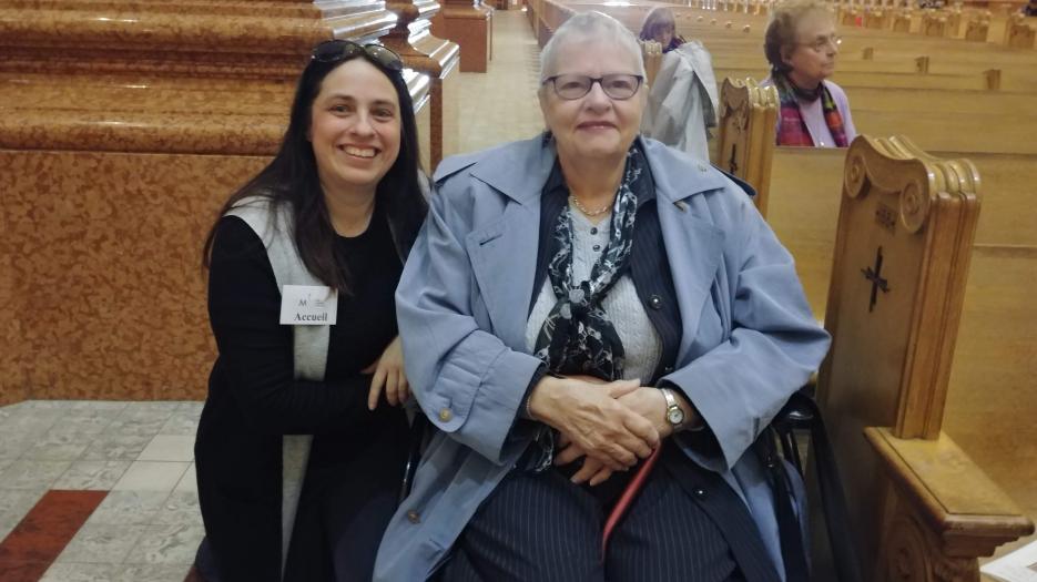 Caroline Tanguay, assistant to the vicars general on matters concerning religious heritage and art, caringly helped one of the donors, Francine Lemieux, get around in her wheelchair.