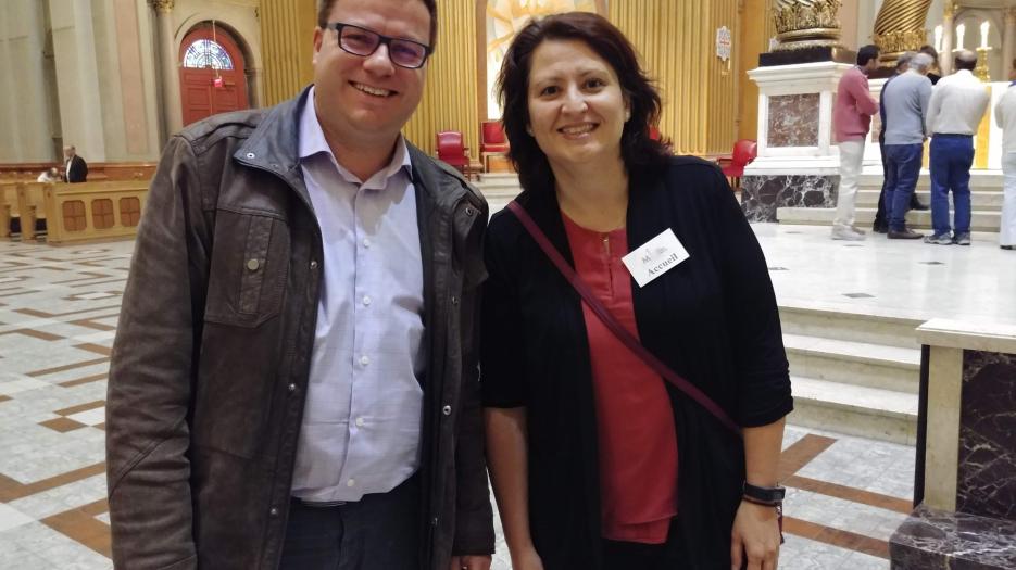 Monsieur Sébastien Froideveaux, directeur général de la Fondation du Grand Séminaire de Montréal en compagnie de Madame Isabelle Correa, directrice du Service Mission Jeunesse.