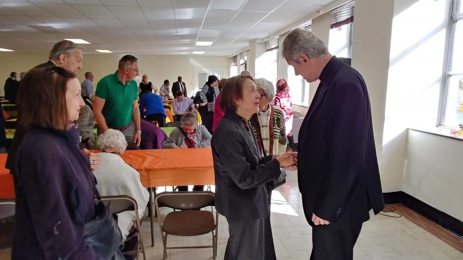 Archbishop Lépine was able to take the time to talk with some of the benefactors.