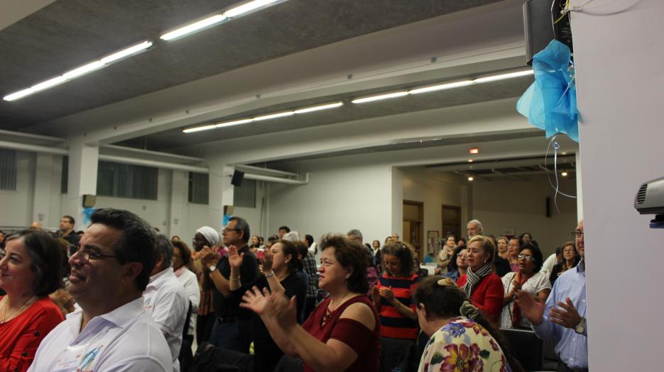 Chant final mettant en joie l’assemblée tout entière... (Photo : Isabelle de Chateauvieux) - © Église catholique à Montréal