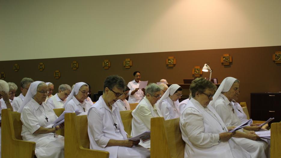 Une partie des Soeurs missionnaires du Christ-Roi du Canada: Désormais présente sur quatre continents, dans huit pays et dans vingt-sept maisons, le miracle est là : la congrégation québécoise « continue de s’étendre et de porter ses fruits ». - Soeur Claudette Morin -