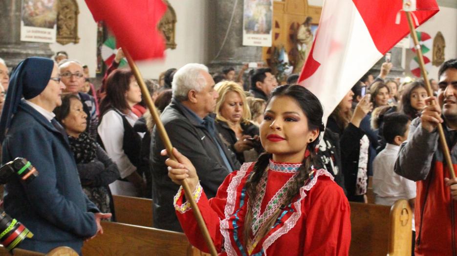 Flag-bearers. (Photo: Isabelle de Chateauvieux)