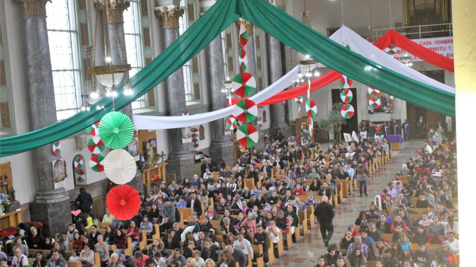 The congregation in the church of Our Lady of Guadalupe. (Photo: Isabelle de Chateauvieux)