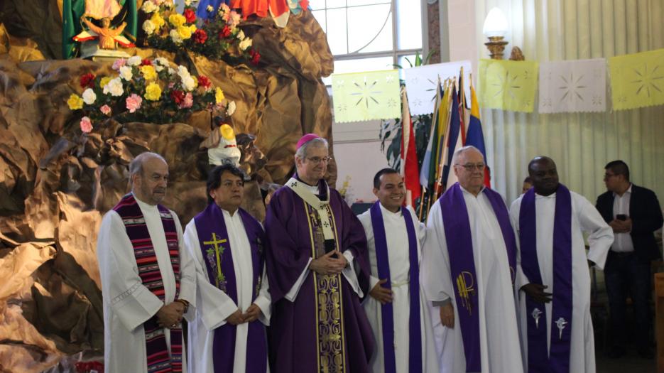 Souvenir photo with Msgr. Blanchard, Fr. Diaz, Archbishop Lépine, Fr. Hernandez, Fr. Lemieux and Fr. Moni. (Photo: Isabelle de Chateauvieux)