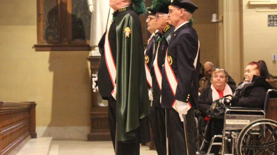 Salut officiel des Chevaliers de Colomb à la fin de la célébration. (Photo : Isabelle de Chateauvieux)