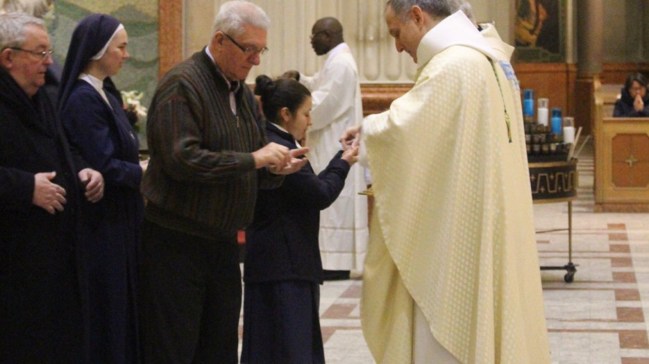 Communion. (Photo: Isabelle de Chateauvieux)