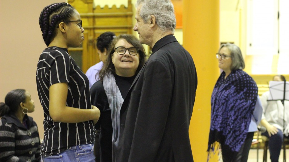 Chaque confirmand était accompagné de la personne qui la prépare au sacrement - Crédit photo - Isabelle de Chateauvieux