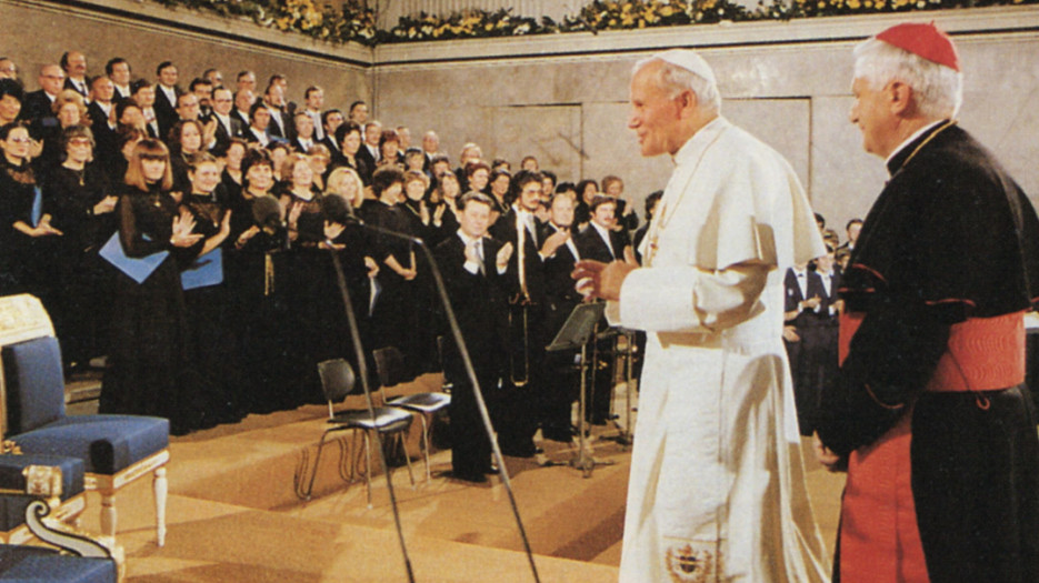 Un des moments de la visite du Pape à Munich. Rencontre avec des artistes et des intellectuels  les intellectuels (19-11-1980).