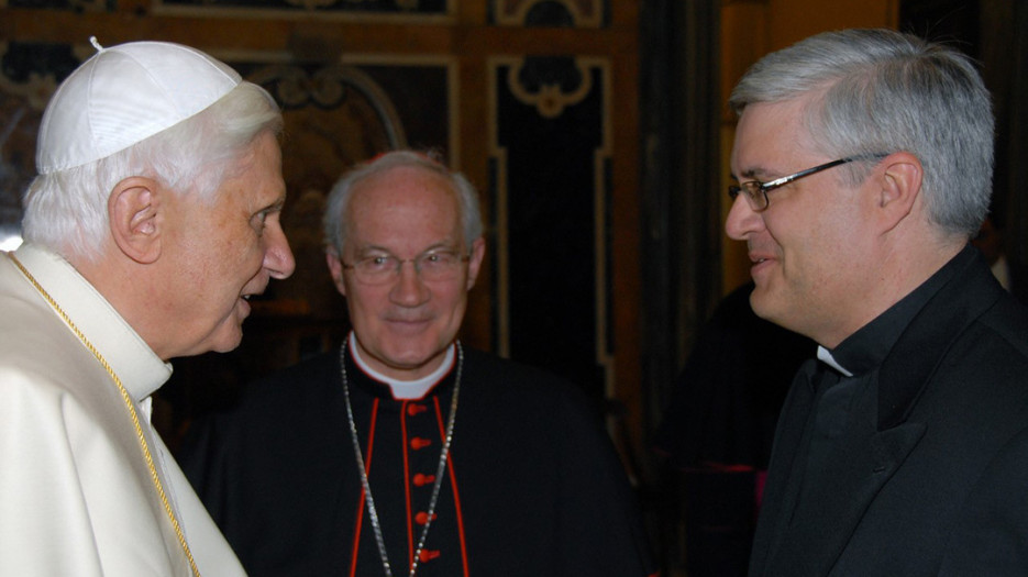 Le Pape qui salue Père Charles Langlois à la même occasion en 2006