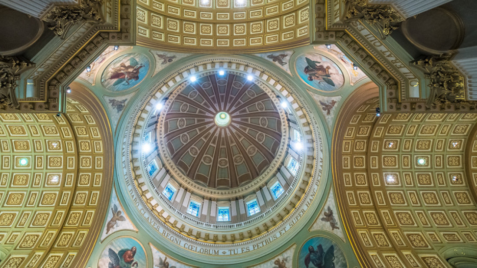 Cathédrale Marie-Reine-du-Monde - Intérieur