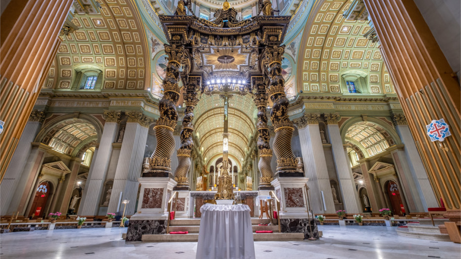 Cathédrale Marie-Reine-du-Monde - Intérieur